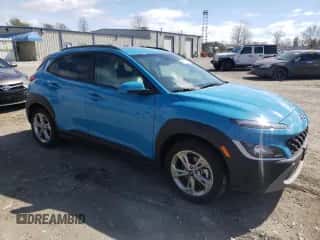 2022 Hyundai Kona SEL z VIN KM8K3CAB8NU880359, wystawiony jako Copart lot #44707523 z przebiegiem 12 565 mil mil oraz . Historia ofert i sprzedaży dostępna na DreamBid. Obrazek 4.