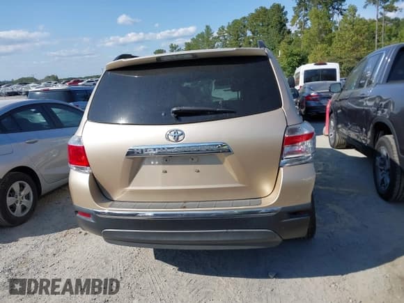✅ 2013 Toyota Highlander SE • VIN: 5TDZK3EH4DS135406 • Лот: 43170302. Опубликован ранее на IAAI с пробегом 238 486 миль. Бесплатный доступ к архиву аукционных продаж из США и подробный отчёт об истории автомобиля на DreamBid. Изображение 16.