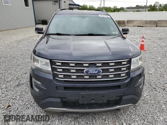 ✅ 2017 Ford Explorer XLT • VIN: 1FM5K8DH1HGA85833 • Lot: 56557085. Wystawiony na Copart z przebiegiem 243 806 mil. Bezpłatny archiwum sprzedaży aukcyjnych z USA i szczegółowy raport historii pojazdu na DreamBid. Zdjęcie 5.