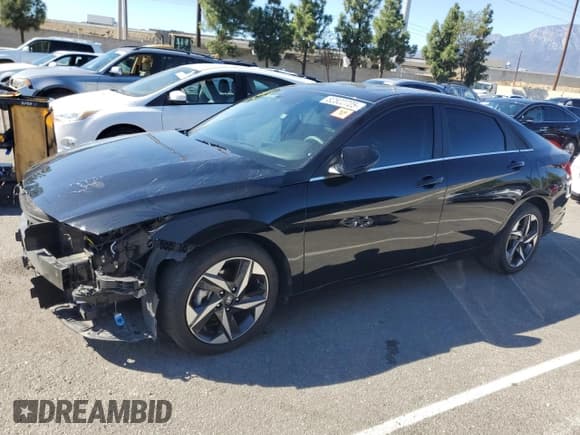 ✅ 2022 Hyundai Elantra Limited • VIN: 5NPLP4AGXNH072006 • Lot: 82522725. Listed on Copart with 29,392 mi. Free auction sales archive from the USA and detailed vehicle history report at DreamBid. Image 1.