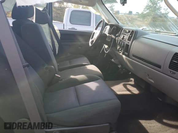 ✅ 2011 Chevrolet Silverado 1500 LS • VIN: 1GCRCREA9BZ183546 • Lot: 80858694. Listed on Copart with 165,997 mi. Free auction sales archive from the USA and detailed vehicle history report at DreamBid. Image 7.