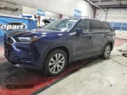 ✅ 2024 Toyota Highlander Limited • VIN: 5TDAAAB51RS015973 • Lot: 83152924. Wystawiony na Copart z przebiegiem 15 655 mil. Bezpłatny archiwum sprzedaży aukcyjnych z USA i szczegółowy raport historii pojazdu na DreamBid. Zdjęcie 1.