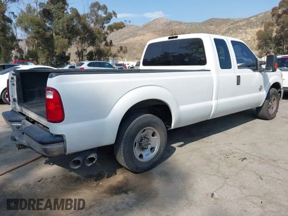 ✅ 2012 Ford F-250 XL • VIN: 1FT7X2AT8CEB40321 • Lot: 42170071. Wystawiony na IAAI z przebiegiem 282 492 mil. Bezpłatny archiwum sprzedaży aukcyjnych z USA i szczegółowy raport historii pojazdu na DreamBid. Zdjęcie 4.