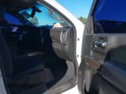 ✅ 2020 Chevrolet Silverado 1500 LT Trail Boss • VIN: 1GCPYFED8LZ117914 • Lot: 43580581. Wystawiony na IAAI z przebiegiem 111 118 mil. Bezpłatny archiwum sprzedaży aukcyjnych z USA i szczegółowy raport historii pojazdu na DreamBid. Zdjęcie 5.