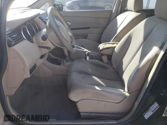 ✅ 2011 Nissan Versa S • VIN: 3N1BC1CP6BL510750 • Lot: 85863495. Wystawiony na Copart z przebiegiem 190 080 mil. Bezpłatny archiwum sprzedaży aukcyjnych z USA i szczegółowy raport historii pojazdu na DreamBid. Zdjęcie 7.