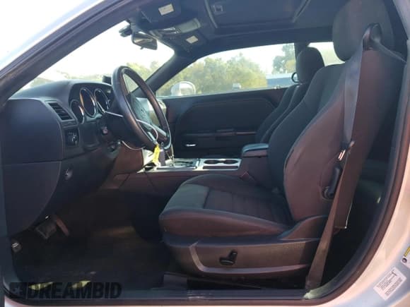 ✅ 2010 Dodge Challenger SE • VIN: 2B3CJ4DV8AH270146 • Lot: 72335424. Wystawiony na Copart z przebiegiem 147 309 mil. Bezpłatny archiwum sprzedaży aukcyjnych z USA i szczegółowy raport historii pojazdu na DreamBid. Zdjęcie 7.