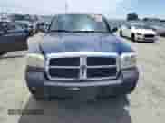 2005 Dodge Dakota SLT z VIN 1D7HE48N95S134566, wystawiony jako Copart lot #63820455 z przebiegiem Nie podano mil oraz Czysty tytuł • Clean title. Historia ofert i sprzedaży dostępna na DreamBid. Obrazek 5.