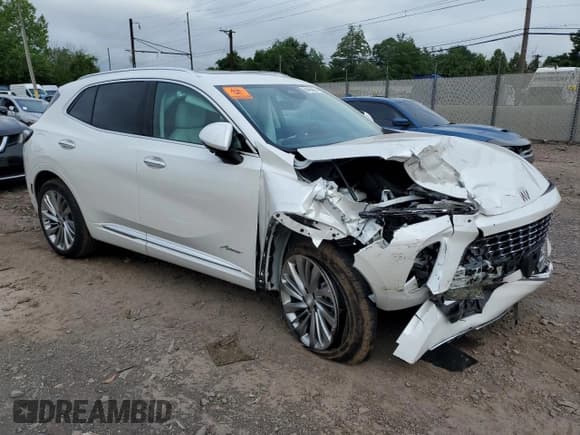 ✅ 2025 Buick Envision Avenir • VIN: LRBFZME47SD006942 • Lot: 64454535. Wystawiony na Copart z przebiegiem 1 424 mil. Bezpłatny archiwum sprzedaży aukcyjnych z USA i szczegółowy raport historii pojazdu na DreamBid. Zdjęcie 4.
