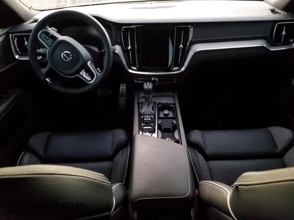 ✅ 2020 Volvo S60 R-Design • VIN: 7JRA22TM6LG060659 • Лот: 82712324. Опубликован ранее на Copart с пробегом Не указан. Бесплатный доступ к архиву аукционных продаж из США и подробный отчёт об истории автомобиля на DreamBid. Изображение 8.