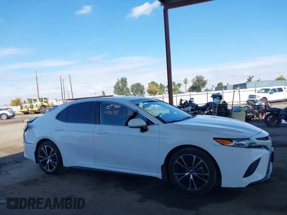 2020 Toyota Camry SE with VIN 4T1G11AK0LU391869, listed as a IAAI auction lot 43263601 with 74,946 mi miles and . Bid and sale history available at DreamBid. Image 13.