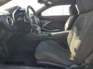 ✅ 2021 Chevrolet Camaro LT1 • VIN: 1G1FF1R76M0122178 • Lot: 67139975. Wystawiony na Copart z przebiegiem 51 521 mil. Bezpłatny archiwum sprzedaży aukcyjnych z USA i szczegółowy raport historii pojazdu na DreamBid. Zdjęcie 7.