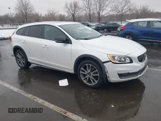 ✅ 2015 Volvo V60 T5 • VIN: YV4612HK1F1001764 • Lot: 41560997. Wystawiony na IAAI z przebiegiem 69 888 mil. Bezpłatny archiwum sprzedaży aukcyjnych z USA i szczegółowy raport historii pojazdu na DreamBid. Zdjęcie 1.