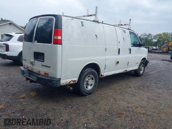 ✅ 2005 Chevrolet Express Cargo • VIN: 1GCGG25V751250640 • Лот: 43117023. Опубликован ранее на IAAI с пробегом 244 774 миль. Бесплатный доступ к архиву аукционных продаж из США и подробный отчёт об истории автомобиля на DreamBid. Изображение 4.
