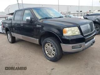 ✅ 2006 Lincoln Mark LT • VIN: 5LTPW18526FJ00669 • Lot: 43712998. Wystawiony na IAAI z przebiegiem 244 136 mil. Bezpłatny archiwum sprzedaży aukcyjnych z USA i szczegółowy raport historii pojazdu na DreamBid. Zdjęcie 1.
