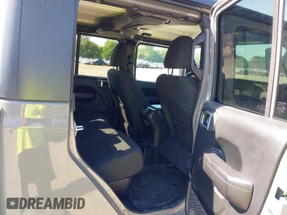 ✅ 2021 Jeep Gladiator Sport S • VIN: 1C6HJTAG9ML506175 • Лот: 42593943. Опубликован ранее на IAAI с пробегом 23 678 миль. Бесплатный доступ к архиву аукционных продаж из США и подробный отчёт об истории автомобиля на DreamBid. Изображение 8.