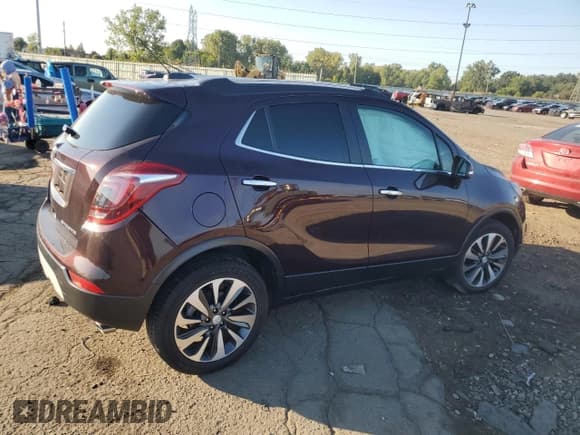 ✅ 2018 Buick Encore Essence • VIN: KL4CJCSB1JB570776 • Лот: 71449275. Опубликован ранее на Copart с пробегом 80 697 миль. Бесплатный доступ к архиву аукционных продаж из США и подробный отчёт об истории автомобиля на DreamBid. Изображение 3.
