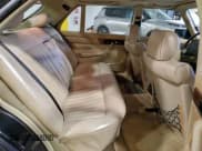 ✅ 1988 Mercedes-Benz 560 • VIN: WDBCA39D0JA410275 • Lot: 95963565. Listed on Copart with 50,161 mi. Free auction sales archive from the USA and detailed vehicle history report at DreamBid. Image 10.