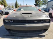 ✅ 2017 Dodge Challenger SRT Hellcat • VIN: 2C3CDZC9XHH508519 • Лот: 63109565. Опубликован ранее на Copart с пробегом 92 881 миль. Бесплатный доступ к архиву аукционных продаж из США и подробный отчёт об истории автомобиля на DreamBid. Изображение 5.