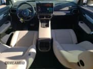 ✅ 2024 VinFast VF 8 Plus • VIN: RLLV1AFA6RH009038 • Lot: 79879874. Wystawiony na Copart z przebiegiem 1 467 mil. Bezpłatny archiwum sprzedaży aukcyjnych z USA i szczegółowy raport historii pojazdu na DreamBid. Zdjęcie 8.