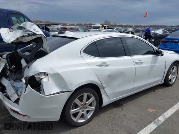 ✅ 2016 Acura TLX Technology • VIN: 19UUB1F56GA013295 • Lot: 42011330. Listed on IAAI with 98,256 mi. Free auction sales archive from the USA and detailed vehicle history report at DreamBid. Image 18.