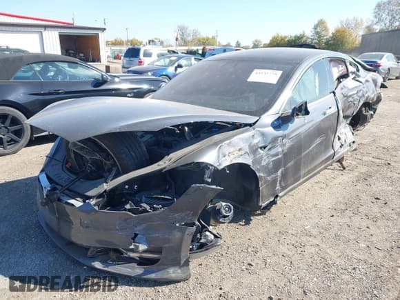 ✅ 2018 Tesla Model S 75D • VIN: 5YJSA1E25JF273251 • Lot: 43535779. Wystawiony na IAAI z przebiegiem 31 552 mil. Bezpłatny archiwum sprzedaży aukcyjnych z USA i szczegółowy raport historii pojazdu na DreamBid. Zdjęcie 20.