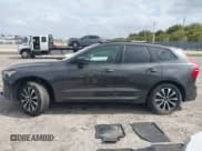 ✅ 2024 Volvo XC60 Plus Dark Theme • VIN: YV4L12RL9R1791846 • Lot: 42072459. Wystawiony na IAAI z przebiegiem 13 188 mil. Bezpłatny archiwum sprzedaży aukcyjnych z USA i szczegółowy raport historii pojazdu na DreamBid. Zdjęcie 14.