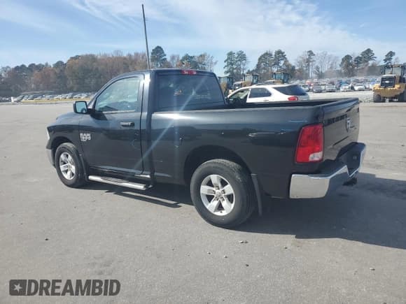 ✅ 2019 Ram 1500 Express • VIN: 3C6JR6AG7KG505953 • Лот: 92668835. Опубликован ранее на Copart с пробегом 69 070 миль. Бесплатный доступ к архиву аукционных продаж из США и подробный отчёт об истории автомобиля на DreamBid. Изображение 2.