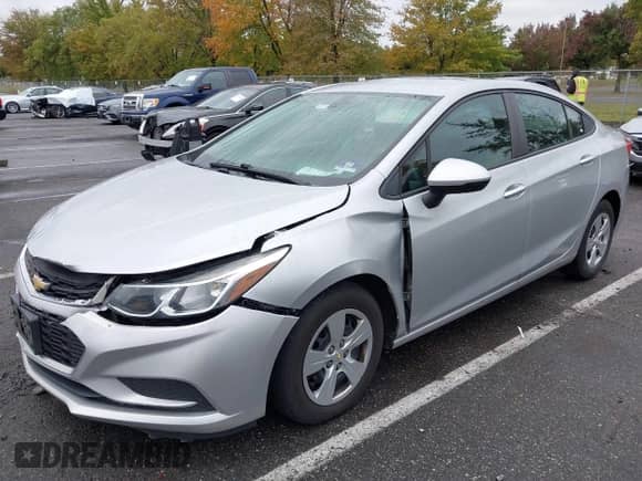 2018 Chevrolet Cruze LS с VIN 1G1BC5SM3J7125850, выставлен на аукционе IAAI как лот 43408913 с пробегом 135 200 миль миль и . История ставок и продаж доступна на DreamBid. Изображение 17.