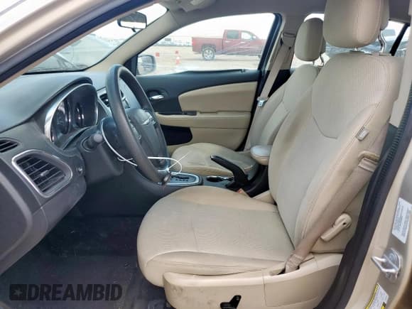 ✅ 2013 Chrysler 200 LX • VIN: 1C3CCBAGXDN767315 • Lot: 69078155. Listed on Copart with 133,152 mi. Free auction sales archive from the USA and detailed vehicle history report at DreamBid. Image 7.
