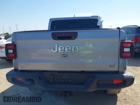 ✅ 2021 Jeep Gladiator Overland • VIN: 1C6HJTFG3ML502910 • Лот: 42246149. Опубликован ранее на IAAI с пробегом 60 168 миль. Бесплатный доступ к архиву аукционных продаж из США и подробный отчёт об истории автомобиля на DreamBid. Изображение 17.