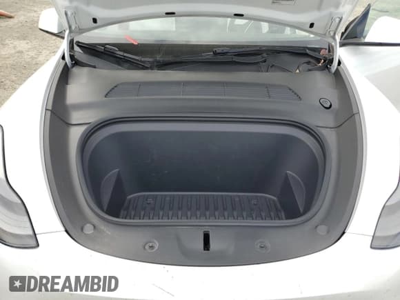 ✅ 2022 Tesla Model Y Performance • VIN: 7SAYGDEF2NF326137 • Lot: 90945545. Listed on Copart with 85,556 mi. Free auction sales archive from the USA and detailed vehicle history report at DreamBid. Image 12.