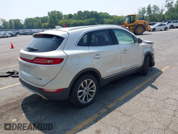 ✅ 2016 Lincoln MKC Select • VIN: 5LMTJ2DH9GUJ12832 • Lot: 42924982. Listed on IAAI with 124,059 mi. Free auction sales archive from the USA and detailed vehicle history report at DreamBid. Image 4.