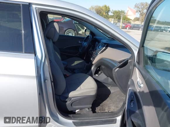 2016 Hyundai Santa Fe z VIN 5XYZTDLB8GG351827, wystawiony jako IAAI lot #43425613 z przebiegiem 145 079 mil mil oraz . Historia ofert i sprzedaży dostępna na DreamBid. Obrazek 5.