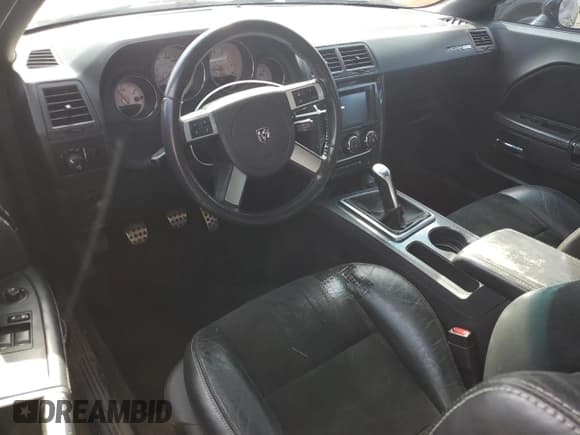 ✅ 2010 Dodge Challenger SRT-8 • VIN: 2B3CJ7DW9AH161950 • Lot: 73996914. Wystawiony na Copart z przebiegiem 140 088 mil. Bezpłatny archiwum sprzedaży aukcyjnych z USA i szczegółowy raport historii pojazdu na DreamBid. Zdjęcie 8.