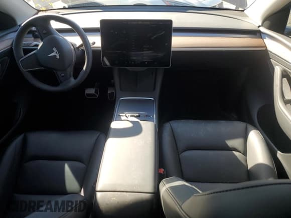 ✅ 2024 Tesla Model Y • VIN: 7SAYGDED7RF106609 • Lot: 82500405. Wystawiony na Copart z przebiegiem 33 574 mil. Bezpłatny archiwum sprzedaży aukcyjnych z USA i szczegółowy raport historii pojazdu na DreamBid. Zdjęcie 8.