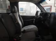 ✅ 2004 GMC Sierra 2500 SL • VIN: 1GDHC24U94E215240 • Lot: 41332466. Wystawiony na IAAI z przebiegiem 104 000 mil. Bezpłatny archiwum sprzedaży aukcyjnych z USA i szczegółowy raport historii pojazdu na DreamBid. Zdjęcie 5.