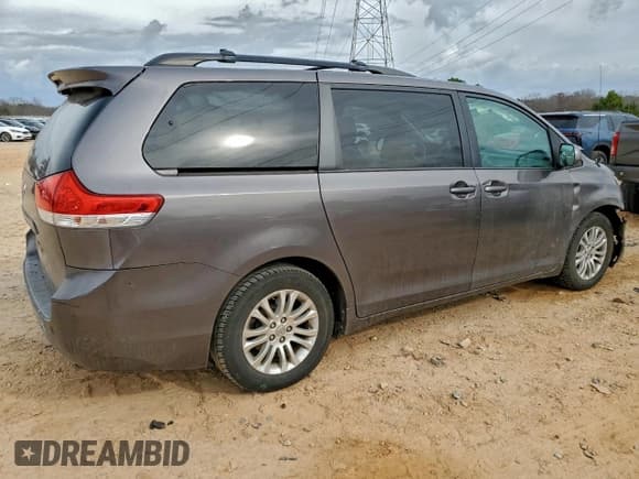 ✅ 2012 Toyota Sienna XLE • VIN: 5TDYK3DC5CS255778 • Lot: 94214015. Listed on Copart with 114,207 mi. Free auction sales archive from the USA and detailed vehicle history report at DreamBid. Image 3.