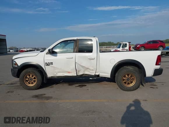 2019 Ram 1500 SLT z VIN 1C6RR6GG6KS670072, wystawiony jako IAAI lot #43225321 z przebiegiem 100 246 mil mil oraz . Historia ofert i sprzedaży dostępna na DreamBid. Obrazek 15.