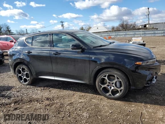 ✅ 2024 Alfa Romeo Tonale Ti • VIN: ZASPATCW5R3049398 • Лот: 43519575. Опубликован ранее на Copart с пробегом 4 547 миль. Бесплатный доступ к архиву аукционных продаж из США и подробный отчёт об истории автомобиля на DreamBid. Изображение 4.