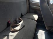 ✅ 2000 Ford F-150 XL • VIN: 1FTZX1729YNB05926 • Lot: 42734513. Wystawiony na IAAI z przebiegiem 150 717 mil. Bezpłatny archiwum sprzedaży aukcyjnych z USA i szczegółowy raport historii pojazdu na DreamBid. Zdjęcie 8.