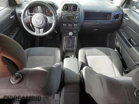 ✅ 2017 Jeep Patriot Sport • VIN: 1C4NJRBB8HD106366 • Lot: 86182085. Listed on Copart with 157,381 mi. Free auction sales archive from the USA and detailed vehicle history report at DreamBid. Image 8.