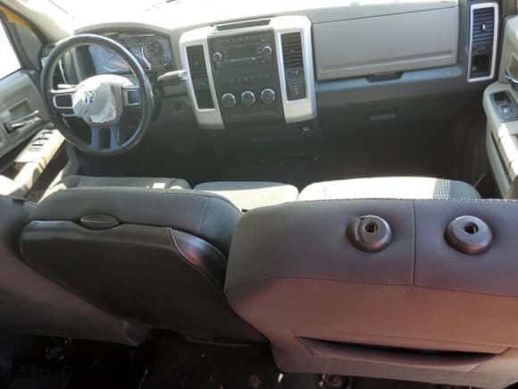 ✅ 2009 Dodge 1500 SLT • VIN: 1D3HB13PX9S708101 • Lot: 60746144. Wystawiony na Copart z przebiegiem Nie podano. Bezpłatny archiwum sprzedaży aukcyjnych z USA i szczegółowy raport historii pojazdu na DreamBid. Zdjęcie 8.