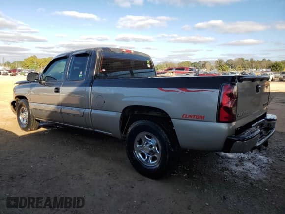 ✅ 2004 Chevrolet Silverado 1500 LS • VIN: 2GCEC19V041344214 • Лот: 79970194. Опубликован ранее на Copart с пробегом 275 969 миль. Бесплатный доступ к архиву аукционных продаж из США и подробный отчёт об истории автомобиля на DreamBid. Изображение 2.