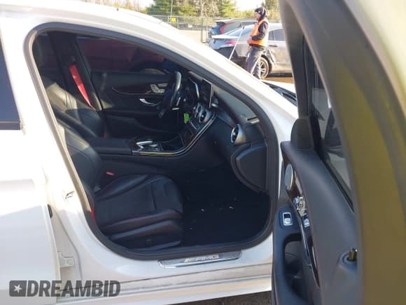 ✅ 2017 Mercedes-Benz C 43 AMG • VIN: 55SWF6EB6HU181431 • Lot: 43687971. Wystawiony na IAAI z przebiegiem 105 695 mil. Bezpłatny archiwum sprzedaży aukcyjnych z USA i szczegółowy raport historii pojazdu na DreamBid. Zdjęcie 5.