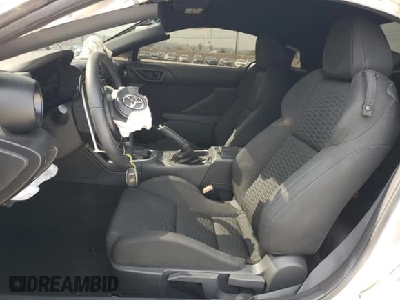 ✅ 2024 Toyota 86 • VIN: JF1ZNBB16R8758701 • Лот: 59596555. Опубликован ранее на Copart с пробегом 15 653 миль. Бесплатный доступ к архиву аукционных продаж из США и подробный отчёт об истории автомобиля на DreamBid. Изображение 7.