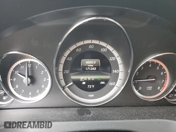 ✅ 2013 Mercedes-Benz E 350 • VIN: WDDKJ5KB1DF194077 • Lot: 83961835. Listed on Copart with 171,243 mi. Free auction sales archive from the USA and detailed vehicle history report at DreamBid. Image 9.