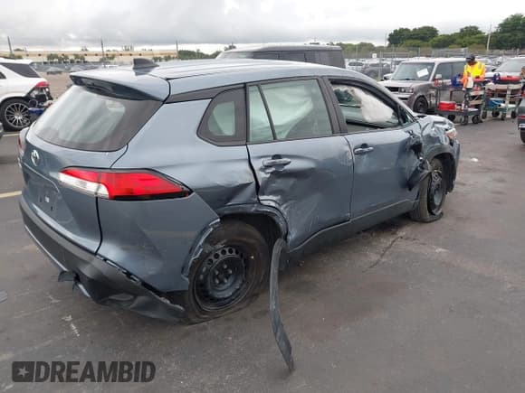 ✅ 2023 Toyota Corolla Cross L • VIN: 7MUAAAAG2PV061186 • Lot: 43433826. Wystawiony na IAAI z przebiegiem 28 914 mil. Bezpłatny archiwum sprzedaży aukcyjnych z USA i szczegółowy raport historii pojazdu na DreamBid. Zdjęcie 4.