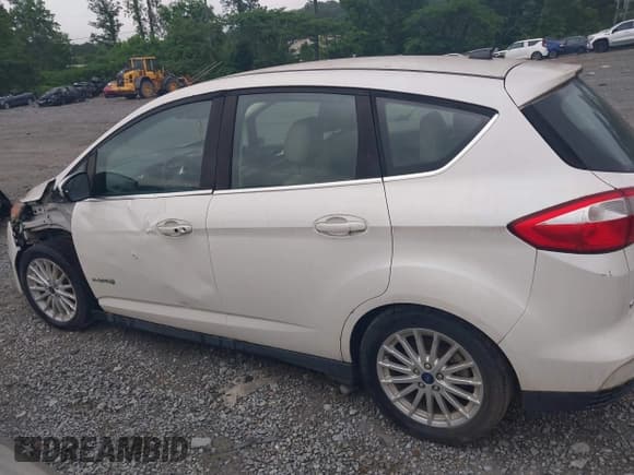✅ 2016 Ford C-Max SEL • VIN: 1FADP5BU4GL107223 • Lot: 42174210. Wystawiony na IAAI z przebiegiem 116 775 mil. Bezpłatny archiwum sprzedaży aukcyjnych z USA i szczegółowy raport historii pojazdu na DreamBid. Zdjęcie 14.