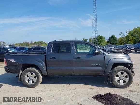 ✅ 2013 Toyota Tacoma • VIN: 3TMLU4EN2DM129101 • Lot: 43251172. Listed on IAAI with 171,384 mi. Free auction sales archive from the USA and detailed vehicle history report at DreamBid. Image 13.