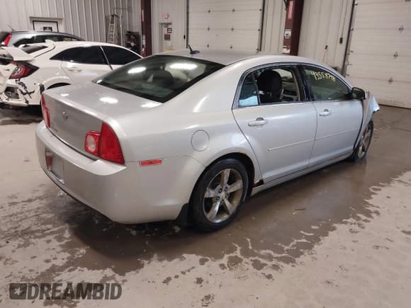 ✅ 2011 Chevrolet Malibu 1LT • VIN: 1G1ZC5E19BF344545 • Lot: 43558798. Wystawiony na IAAI z przebiegiem 178 432 mil. Bezpłatny archiwum sprzedaży aukcyjnych z USA i szczegółowy raport historii pojazdu na DreamBid. Zdjęcie 4.